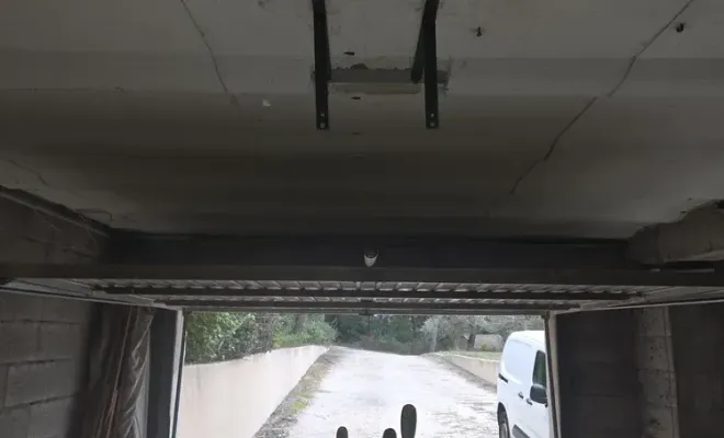 Mise en place d'un moteur de porte de garage Somfy connectée à Ventabren, Marseille, STAES ELEC