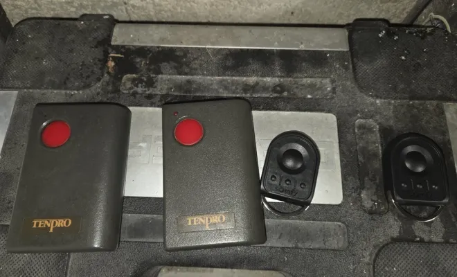 Mise en place d'un moteur de porte de garage Somfy connectée à Ventabren, Marseille, STAES ELEC