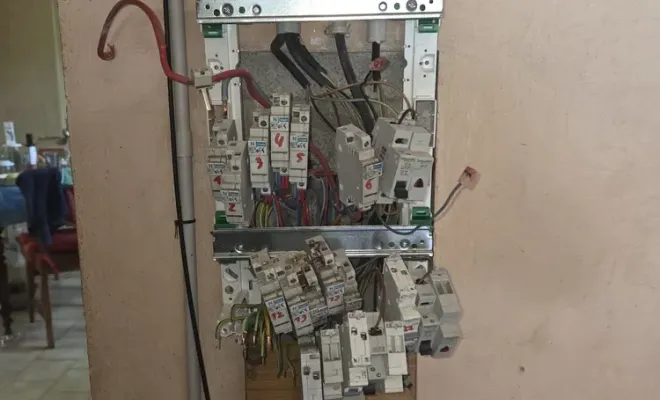 Mise en sécurité du tableau électrique à Graveson, Marseille, STAES ELEC